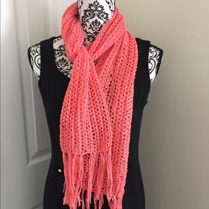 NWOT  SCARF HAND KNITTED